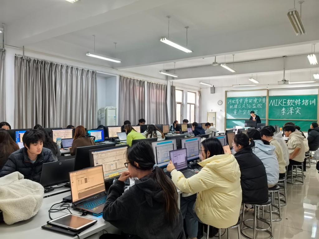 丹華水利專家李澤實(shí)來校授課，MIKE軟件培訓(xùn)助力水利環(huán)境技術(shù)創(chuàng)新